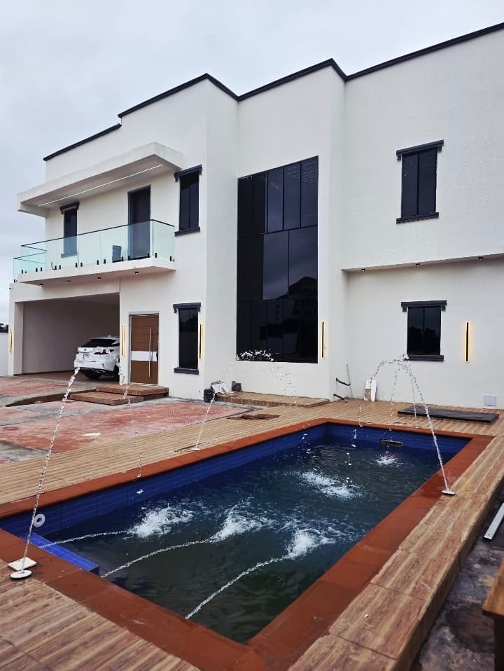 Contemporary 5-Bedroom Smart Duplex